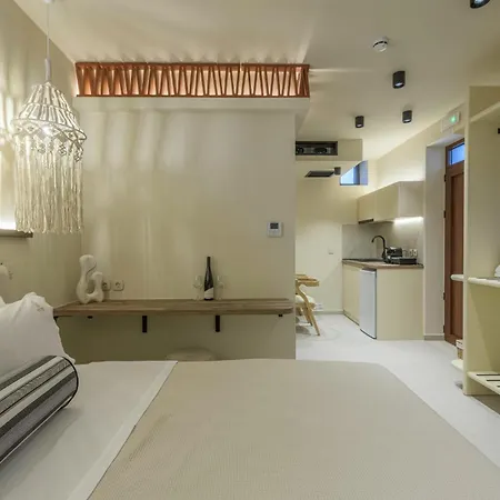 Zefyria Luxury 호텔 *