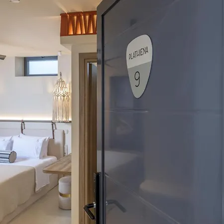 Zefyria Luxury 호텔 *